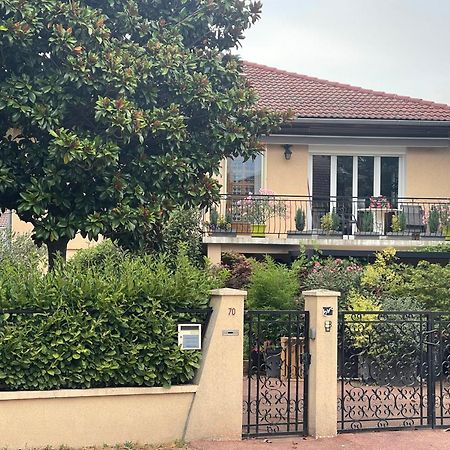 Bed and Breakfast Casa Lovo Saint-Laurent-de-Mure Exterior foto